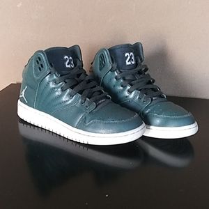 Green Nike Jordan high top sneakers shoes 6y youth